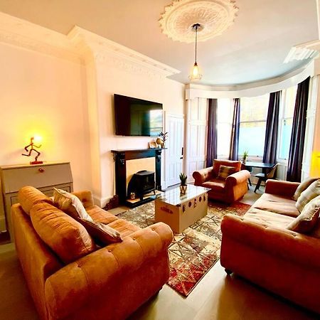 Anchored Homely Apartment In Historic Centre Paisley Exterior photo