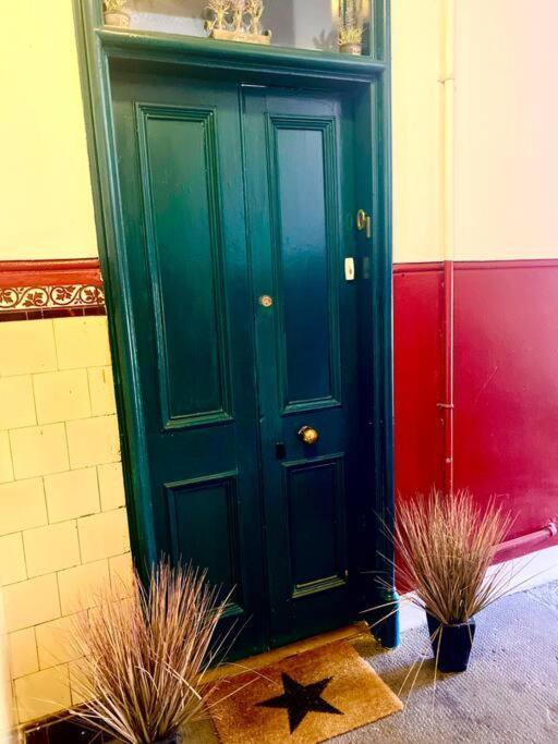 Anchored Homely Apartment In Historic Centre Paisley Exterior photo