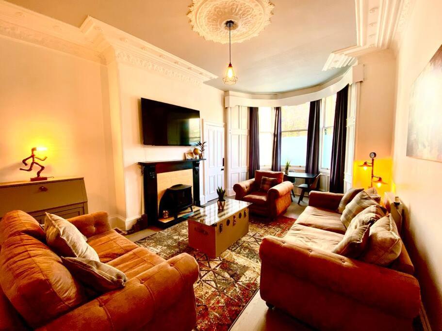 Anchored Homely Apartment In Historic Centre Paisley Exterior photo