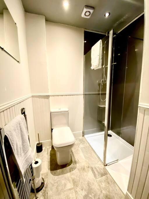 Anchored Homely Apartment In Historic Centre Paisley Exterior photo
